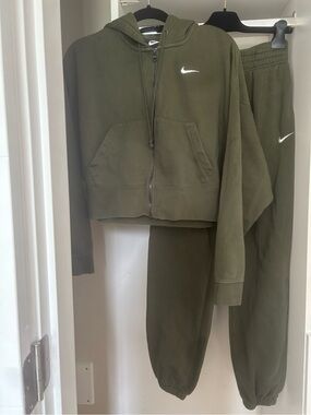 Nike Tracksuit Sweatshirt Hoodie Joggers Army Green Size XS